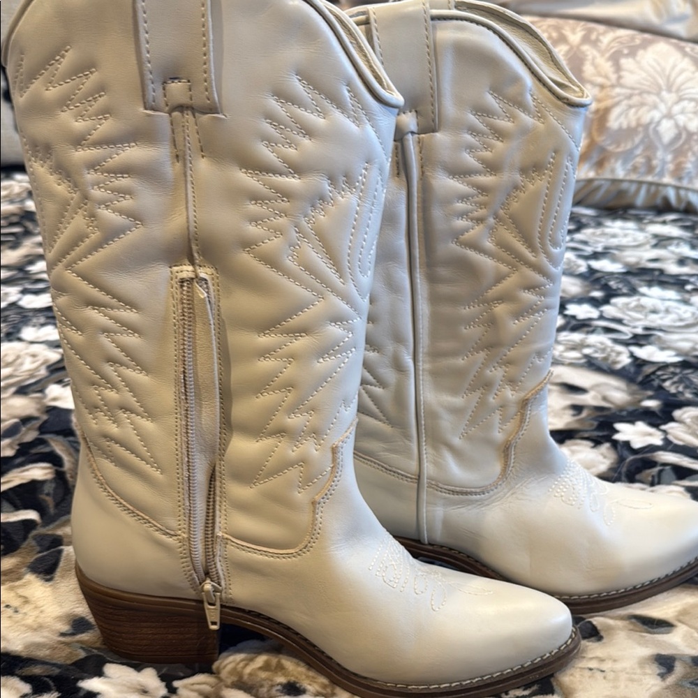 Steve Madden Cream Heeled Boots with Western Flair
